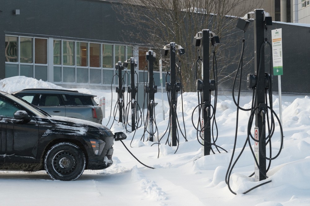 Le projet de recherche analysera deux secteurs cl&eacute;s : la transformation alimentaire, essentielle pour notre s&eacute;curit&eacute; et notre autonomie alimentaires et la fili&egrave;re batterie, pilier de la transition &eacute;nerg&eacute;tique.