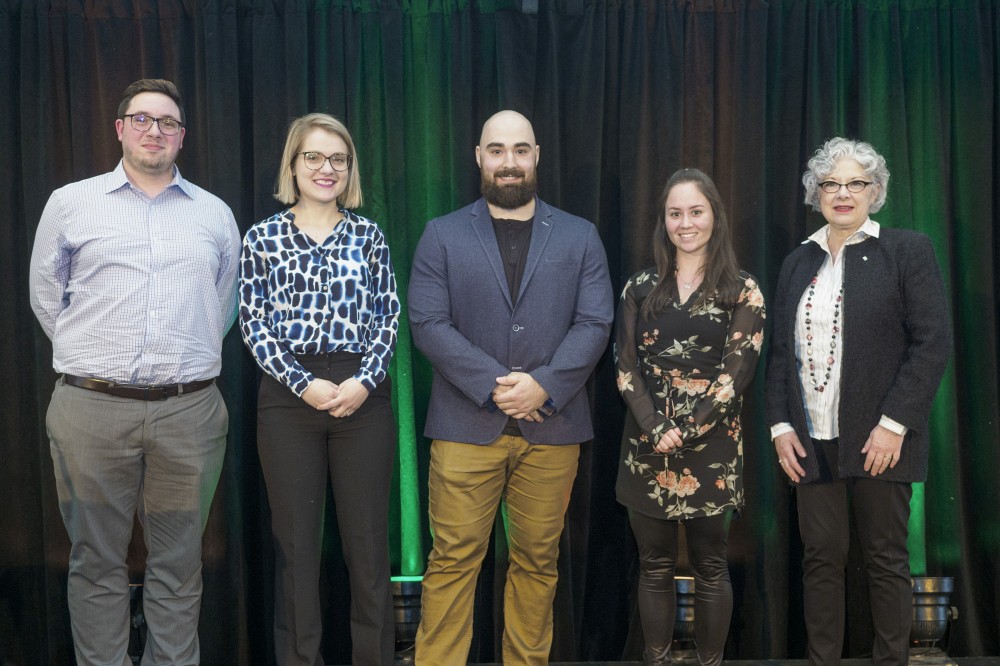Justin Taschereau, Jos&eacute;e Maurais, Renaud Tremblay, Carmen-&Eacute;dith Bellei-Rodriguez et Jocelyne Faucher, vice-rectrice &agrave; la vie &eacute;tudiantePhoto : Fran&ccedil;ois Lafrance