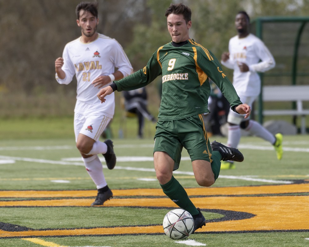 Vincent Aubin, en action dans un match disput&eacute; plus t&ocirc;t cet automne.