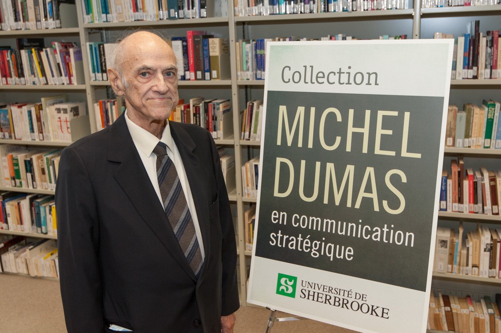 Michel Dumas, lors d'une c&eacute;r&eacute;monie soulignant son don &agrave; la fin de l'ann&eacute;e 2016.