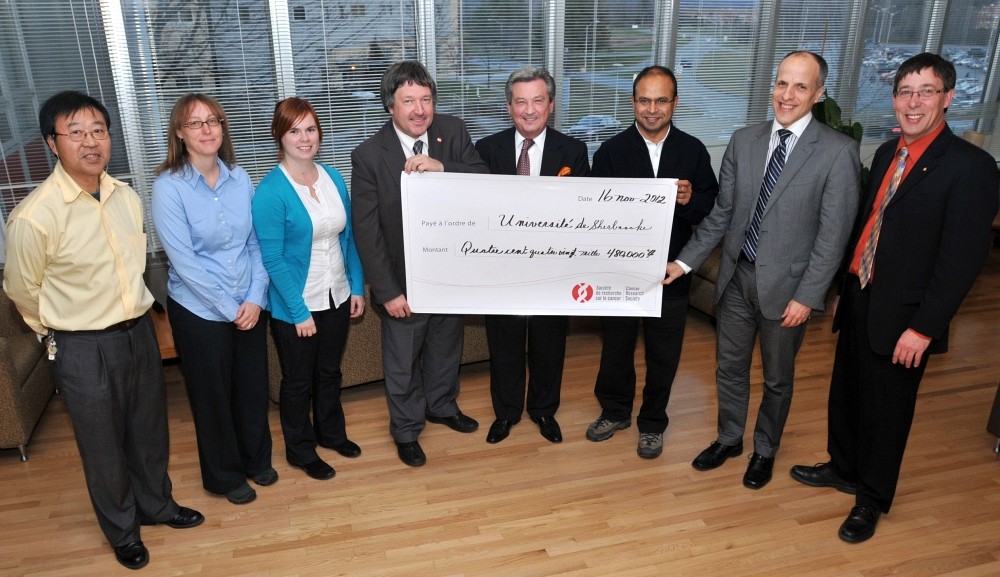 Ju Yan et Nathaly Perreault, professeurs; V&eacute;ronique Giroux, &eacute;tudiante (en remplacement de la professeure Julie Carrier); Mario Chevrette; Andy Chabot; Subburaj Ilangumaran, professeur; le Dr&nbsp;Pierre Cossette; et Jean-Pierre Perreault, professeur.