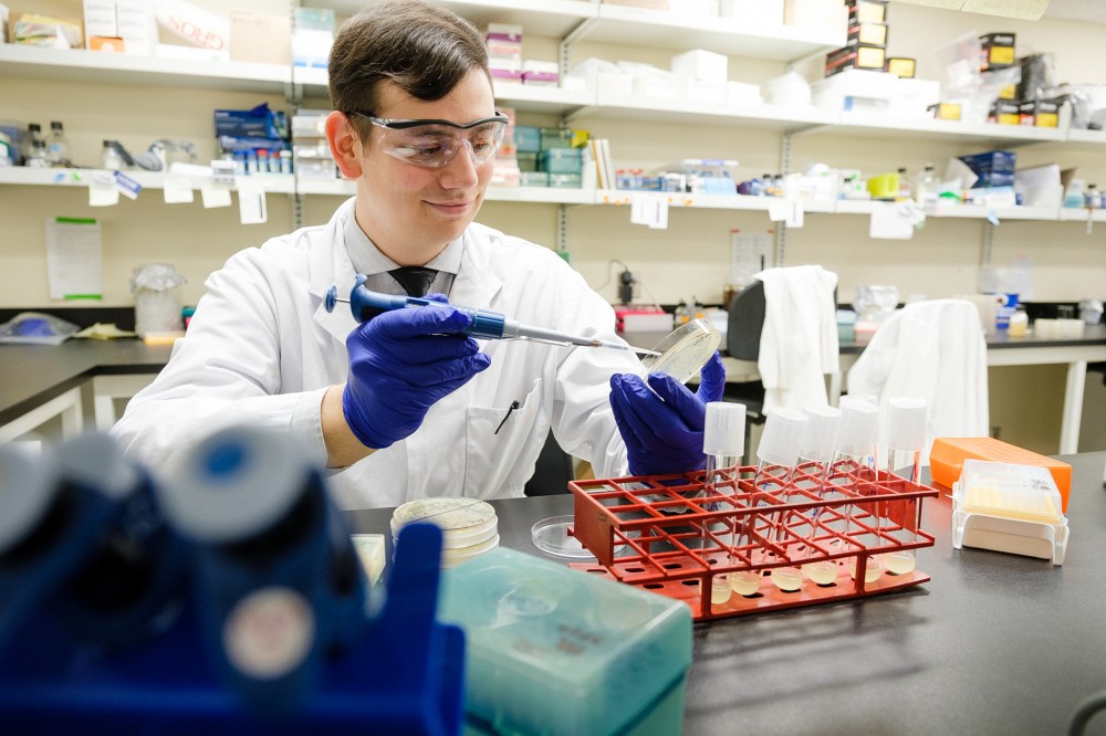 Kevin Neil, &eacute;tudiant au doctorat en biologie et entrepreneur.