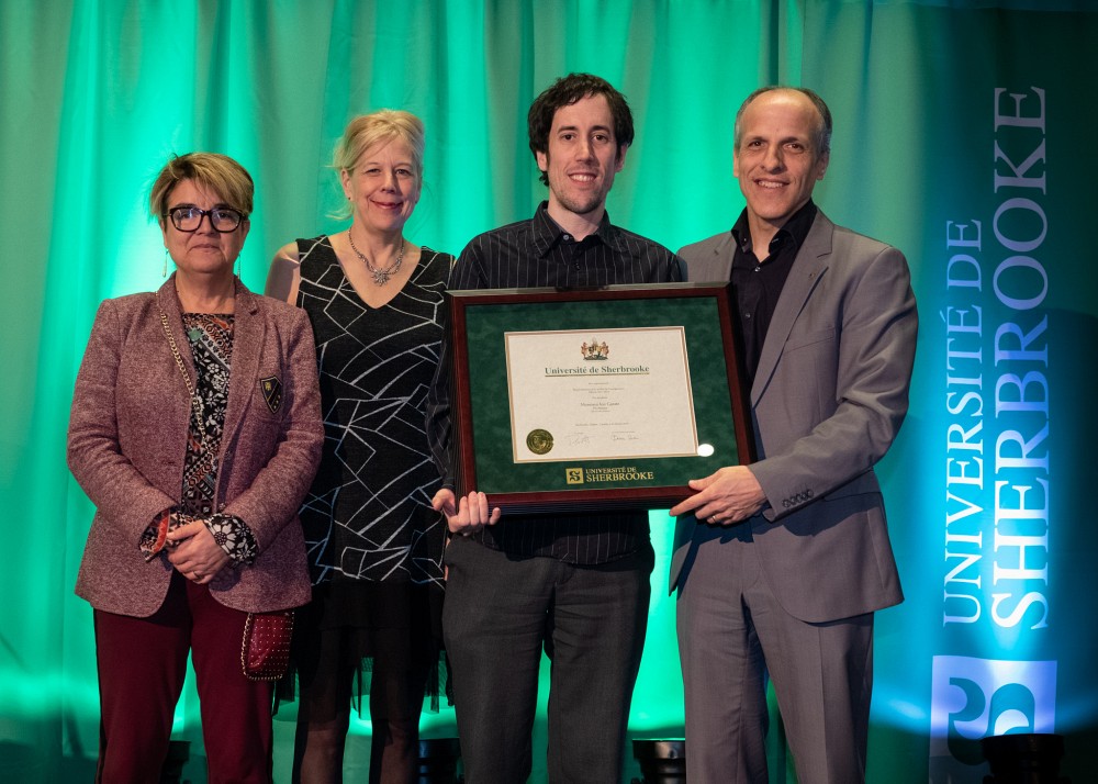 Le Pr Garate en compagnie de la doyenne&nbsp;de la&nbsp;Facult&eacute; des sciences, Pre Carole Beaulieu,&nbsp;de la vice-rectrice aux &eacute;tudes, Pre Christine Hudon&nbsp;et le recteur, Pr Pierre Cossette.
