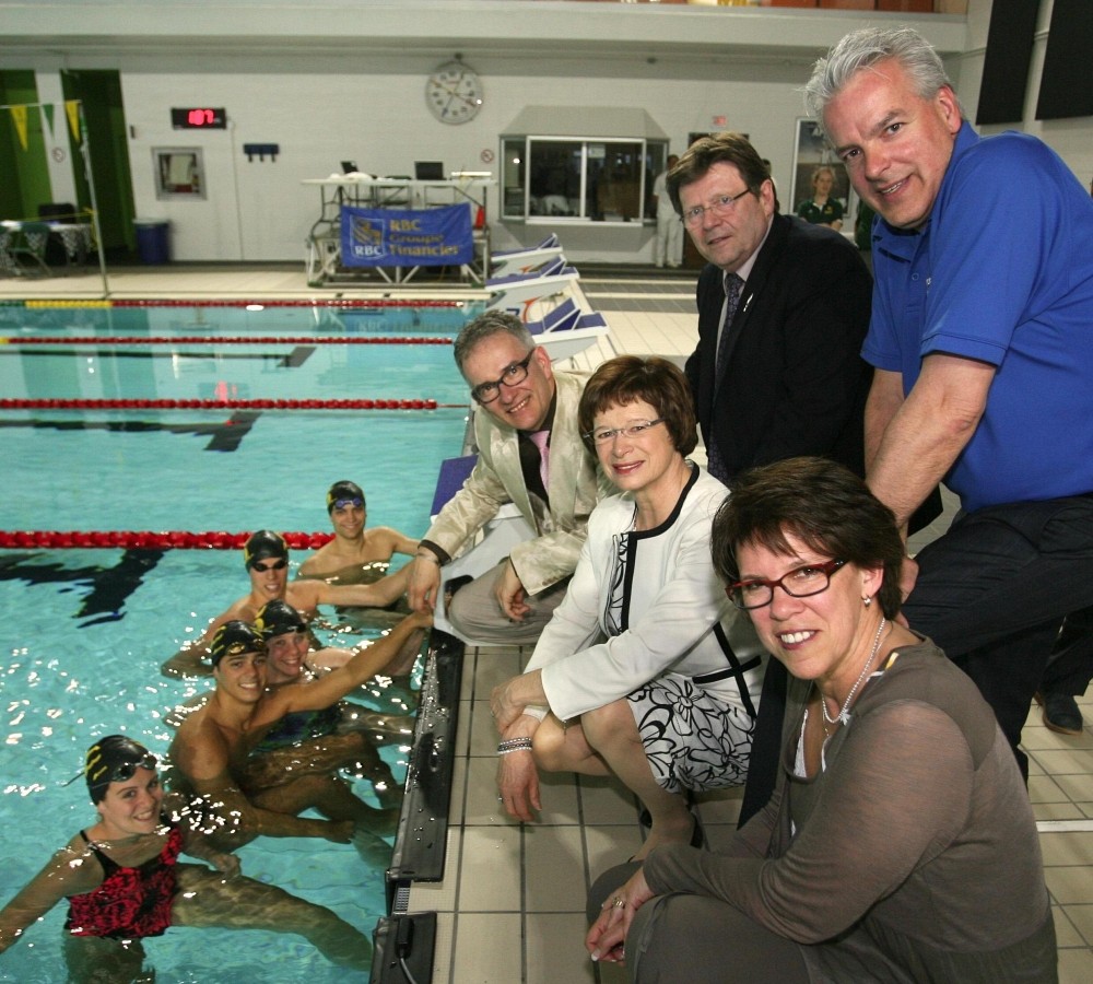 L'ouverture du nouveau complexe aquatique de l'UdeS s'est faite en pr&eacute;sence de nombreuses personnalit&eacute;s et nageurs, le 4&nbsp;mai en apr&egrave;s-midi.