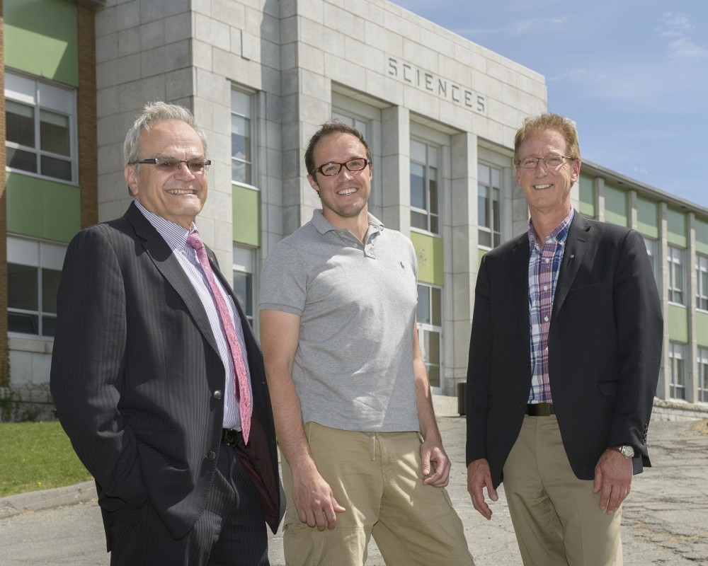 Serge Jandl, doyen de la Facult&eacute; des sciences, Maxime Descoteaux, professeur &agrave; la Facult&eacute; des sciences, et Fran&ccedil;ois Dub&eacute;, directeur g&eacute;n&eacute;ral de La Fondation.