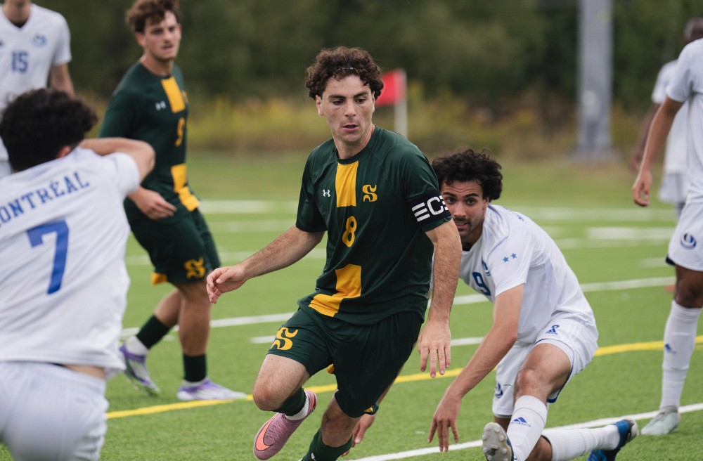 En signant sur le circuit professionnel avec le Forge FC au d&eacute;but de mois, Maxime Bourgeois devient le premier joueur du Vert & Or du programme de soccer &agrave; faire le saut au niveau sup&eacute;rieur.
