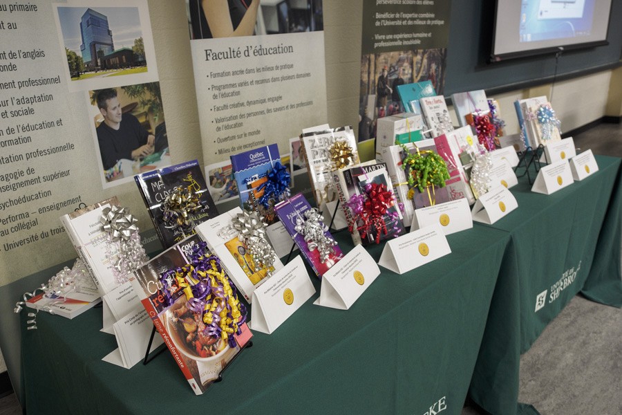 Des livres pour souligner l'excellence en &eacute;ducation. 