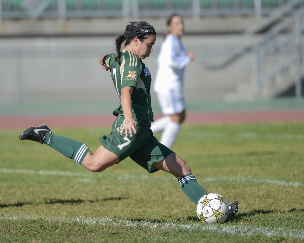 La milieu de terrain Andr&eacute;anne Gagn&eacute; a pr&eacute;par&eacute; le but de Sabrina H&eacute;mond en premi&egrave;re demie.