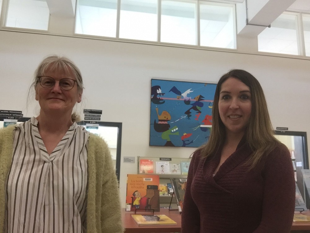 B&eacute;n&eacute;dicte Fache, commis de biblioth&egrave;que, et Isabelle Boutin, technicienne en documentation au CRP