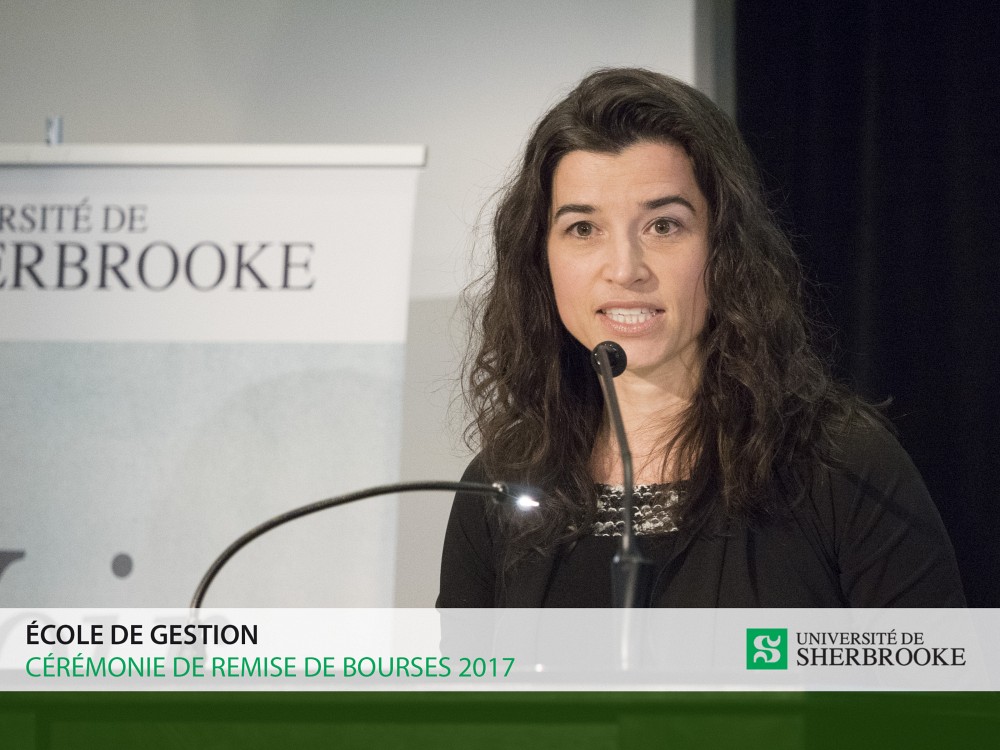 Nadia Girard, &eacute;tudiante au doctorat en administration est venue livrer un touchant t&eacute;moignage lors de la c&eacute;r&eacute;monie. 