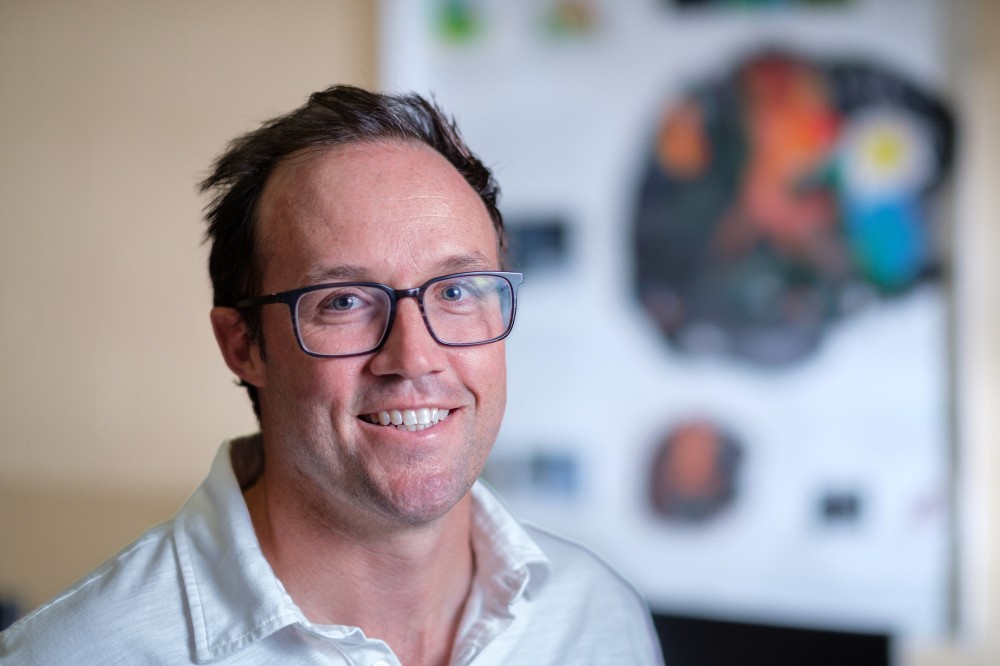 Maxime Descoteaux est professeur au D&eacute;partement d'informatique et titulaire de la Chaire de recherche en neuroinformatique.