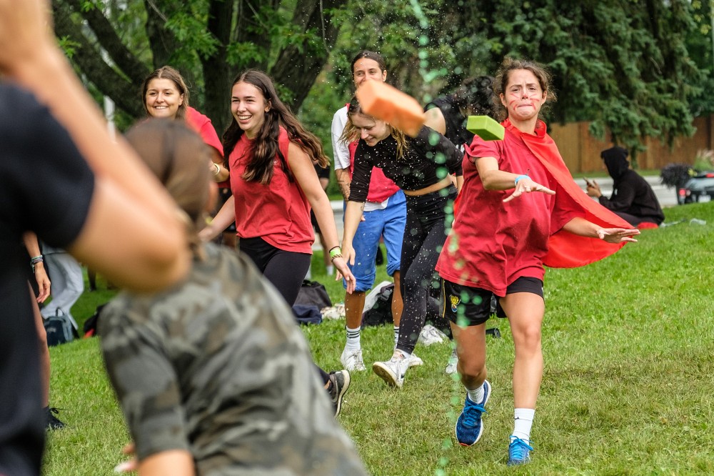 Des &eacute;tudiantes et &eacute;tudiants en psychologie en pleines activit&eacute;s d'int&eacute;gration lors de la rentr&eacute;e 2022 sur le Campus principal.