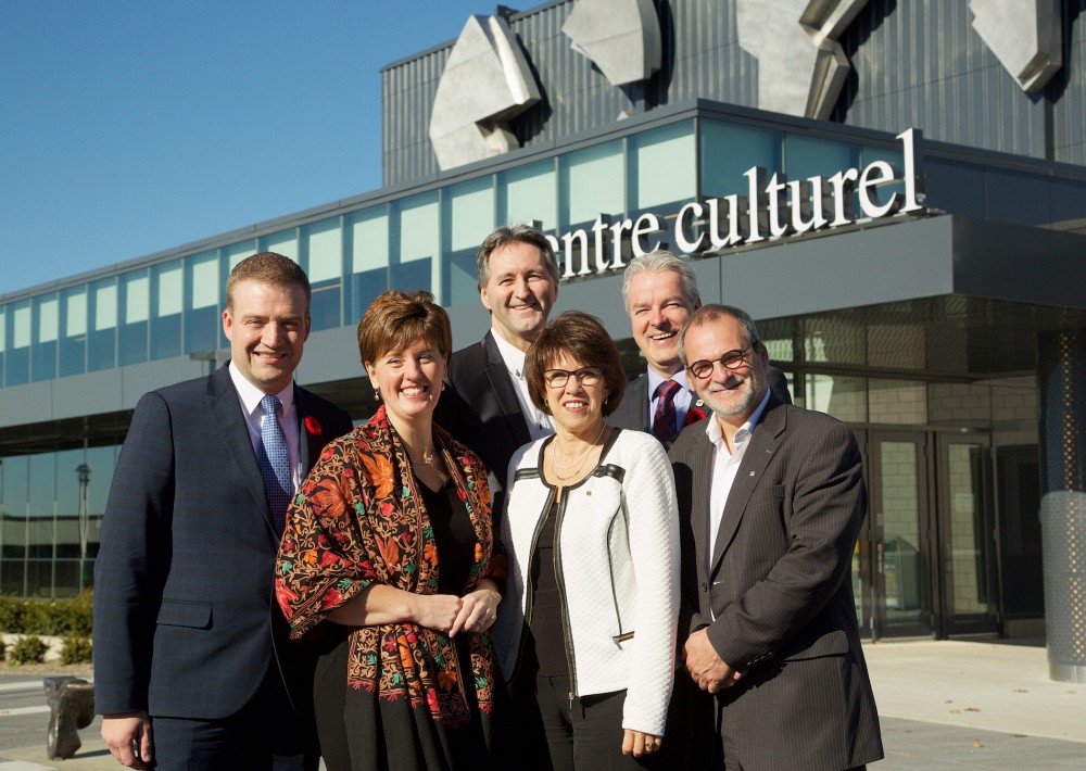 Le ministre Luc Fortin, la ministre Marie-Claude Bibeau, le directeur g&eacute;n&eacute;ral Mario Tr&eacute;panier, la rectrice Luce Samoisette, le maire Bernard S&eacute;vigny et le vice-recteur Alain Webster ont inaugur&eacute; les nouvelles installations.
