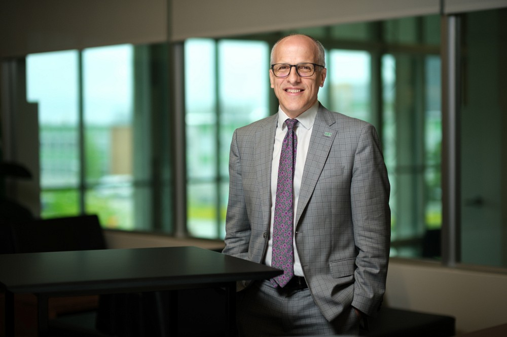 Le professeur Pierre Cossette, recteur de l'UdeS, se joint aux quelque 1200 personnalit&eacute;s&nbsp;du Qu&eacute;bec et d&rsquo;ailleurs ayant re&ccedil;u la plus haute distinction honorifique accord&eacute;e par l&rsquo;&Eacute;tat qu&eacute;b&eacute;cois depuis 1985.