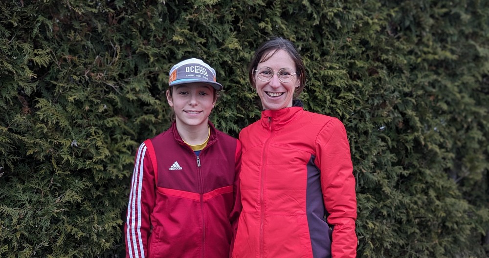 Malo Gallot, fondateur du D&eacute;fi Orford et ambassadeur philanthrope de l&rsquo;Institut de recherche sur le cancer de l&rsquo;Universit&eacute; de Sherbrooke (IRCUS), et sa m&egrave;re Mandy Malick, professionnelle de recherche &agrave; l&rsquo;IRCUS