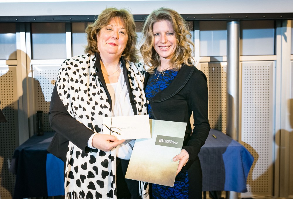 La professeure Julie Lyne Leroux et la r&eacute;cipiendaire du volet francophone, madame Catherine Boulanger, conseill&egrave;re p&eacute;dagogique