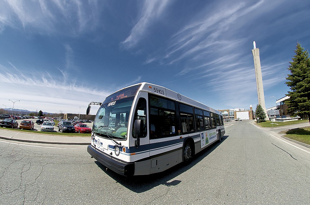 Les deux principales associations &eacute;tudiantes acceptent la demande de contribution de l'UdeS pour maintenir le libre acc&egrave;s au transport en commun.