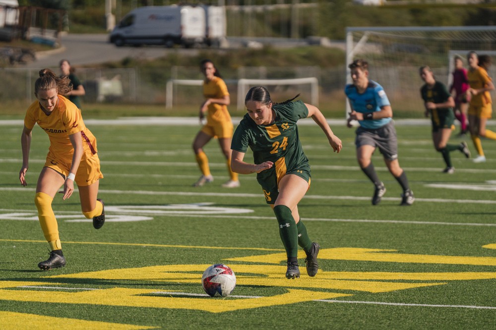 L'&eacute;tudiante-athl&egrave;te de troisi&egrave;me ann&eacute;e, Andr&eacute;a Roy, a marqu&eacute; son premier but de la saison vendredi apr&egrave;s-midi au Stade H&eacute;bert &agrave; Montr&eacute;al, alors que le V&O affrontait les Citadins de l'UQAM.