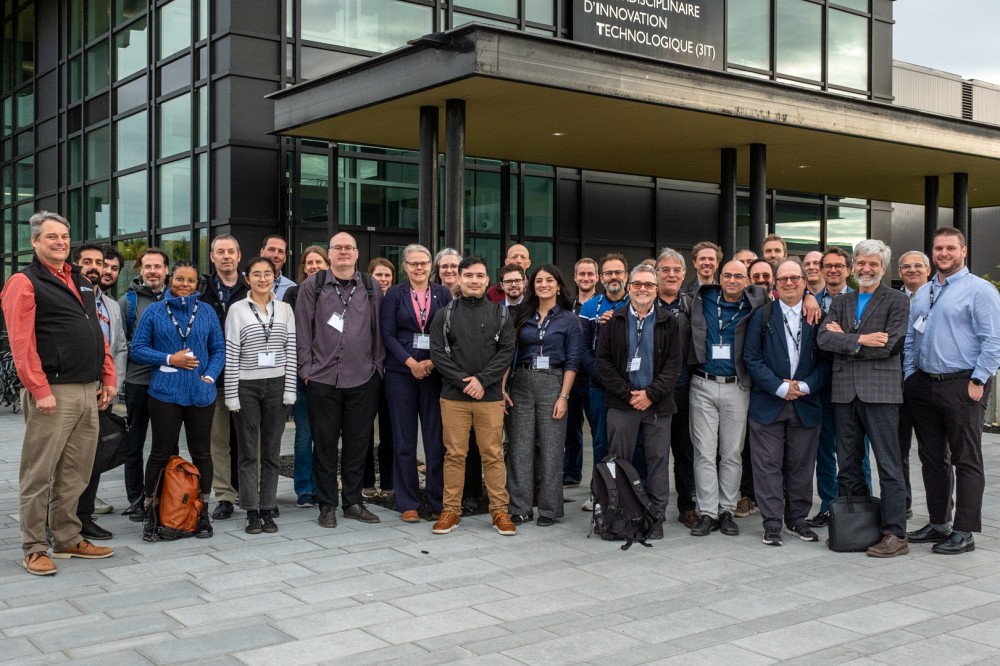 Le lancement de la plateforme 3IT.Mat&eacute;riaux s'est tenu en pr&eacute;sence des sp&eacute;cialistes provenant du R&eacute;seau qu&eacute;b&eacute;cois pour la microscopie &eacute;lectronique des mat&eacute;riaux (RQMEM), un regroupement de sept universit&eacute;s visant &agrave; renforcer la recherche collaborative en microscopie &eacute;lectronique.