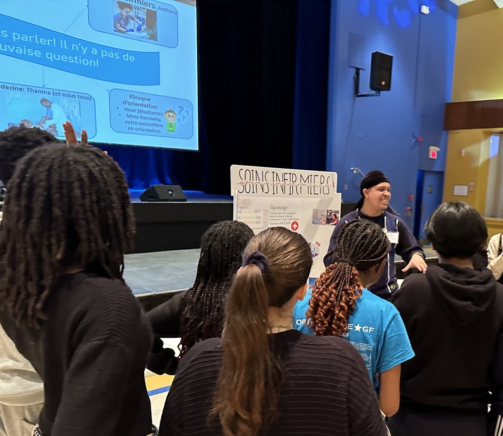 Lors de l&rsquo;activit&eacute; Voie sciences sant&eacute; organis&eacute;e par les &eacute;tudiantes et &eacute;tudiants en m&eacute;decine du site de Mont&eacute;r&eacute;gie, une quarantaine d&rsquo;&eacute;l&egrave;ves du secondaire de Longueuil ont pu d&eacute;couvrir les diff&eacute;rentes avenues possibles en sciences de la sant&eacute;, dont la m&eacute;decine, la physioth&eacute;rapie et les sciences infirmi&egrave;res.
