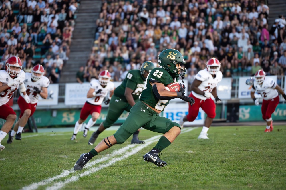 Le porteur de ballon Jonathan Martel-Joseph a inscrit le premier touch&eacute; de la soir&eacute;e pour le Vert & Or.