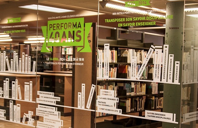 La vitrine PERFORMA &agrave; la biblioth&egrave;que du C&eacute;gep du Vieux-Montr&eacute;al