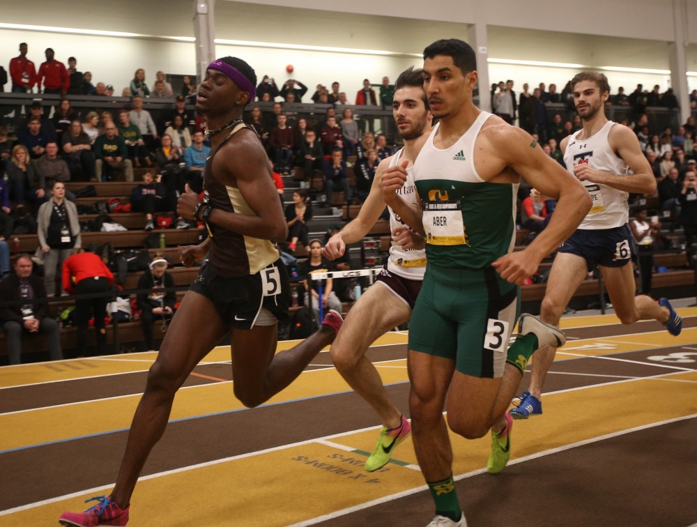 Yassine Aber lors de la finale universitaire canadienne du 600 m masculin.