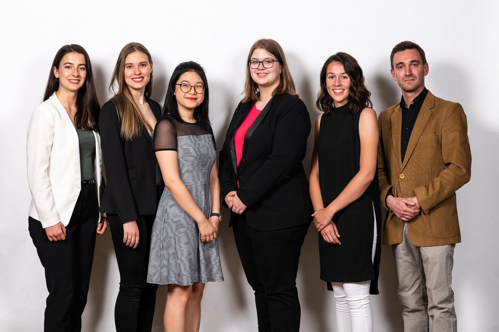 Les &eacute;tudiantes de l&rsquo;Universit&eacute; de Sherbrooke qui ont remport&eacute; un prix&nbsp;Excelle Science&nbsp;(de&nbsp;g.&nbsp;&agrave;&nbsp;d.)&nbsp;:&nbsp;Tamara&nbsp;Krpic,&nbsp;Gabrielle&nbsp;Mallette,&nbsp;Emily&nbsp;Nguyen,&nbsp; Victoria&nbsp;Pitz&nbsp;Clairoux, Audrey‑Anne&nbsp;Ally, et Oliver Robin qui a remport&eacute; le prix Mentorat.