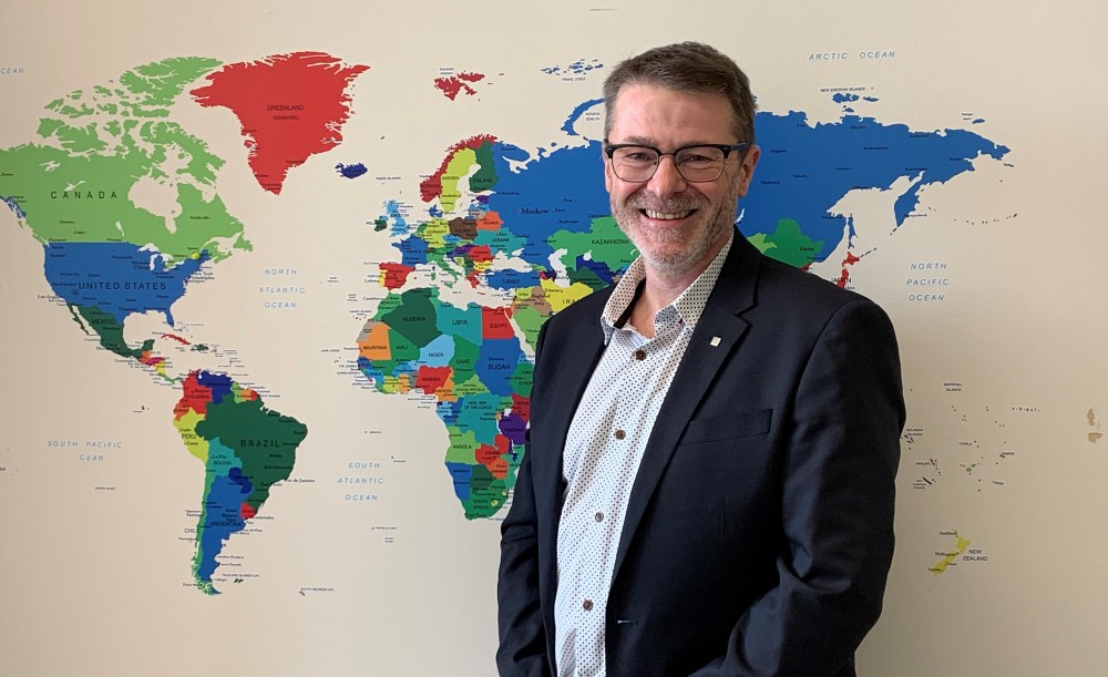 Le Pr Armand Soldera,&nbsp;vice-doyen aux d&eacute;veloppement et partenariats &agrave; la Facult&eacute; des sciences,&nbsp;d&eacute;veloppe les relations internationales et valorise les partenariats dans le but de mener &agrave; des collaborations entre les institutions.