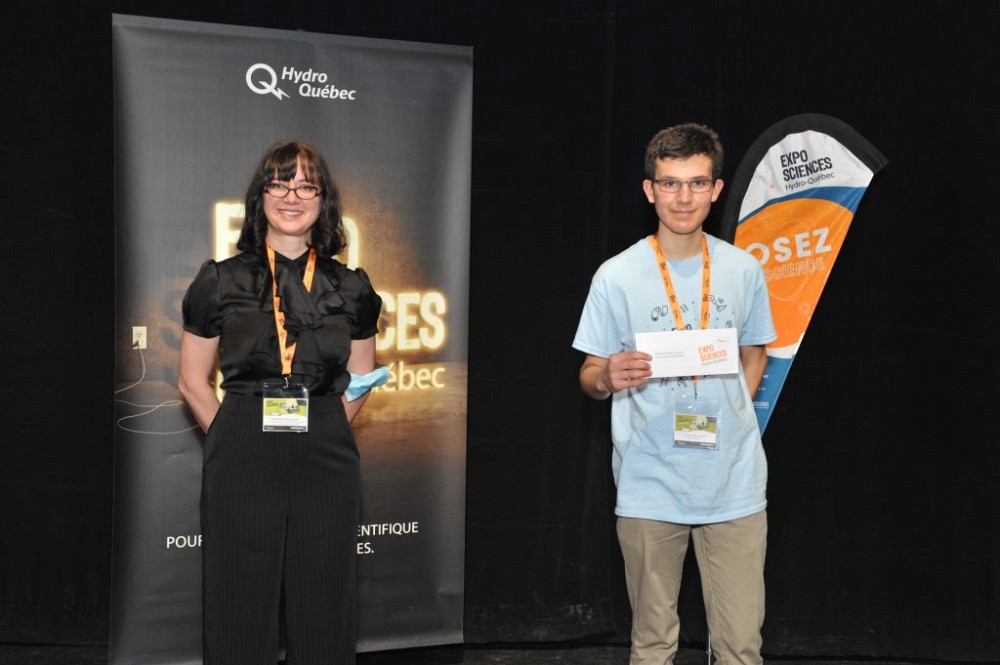 Xavier Beaucher, r&eacute;cipiendaire de la bourse du d&eacute;partement de chimie