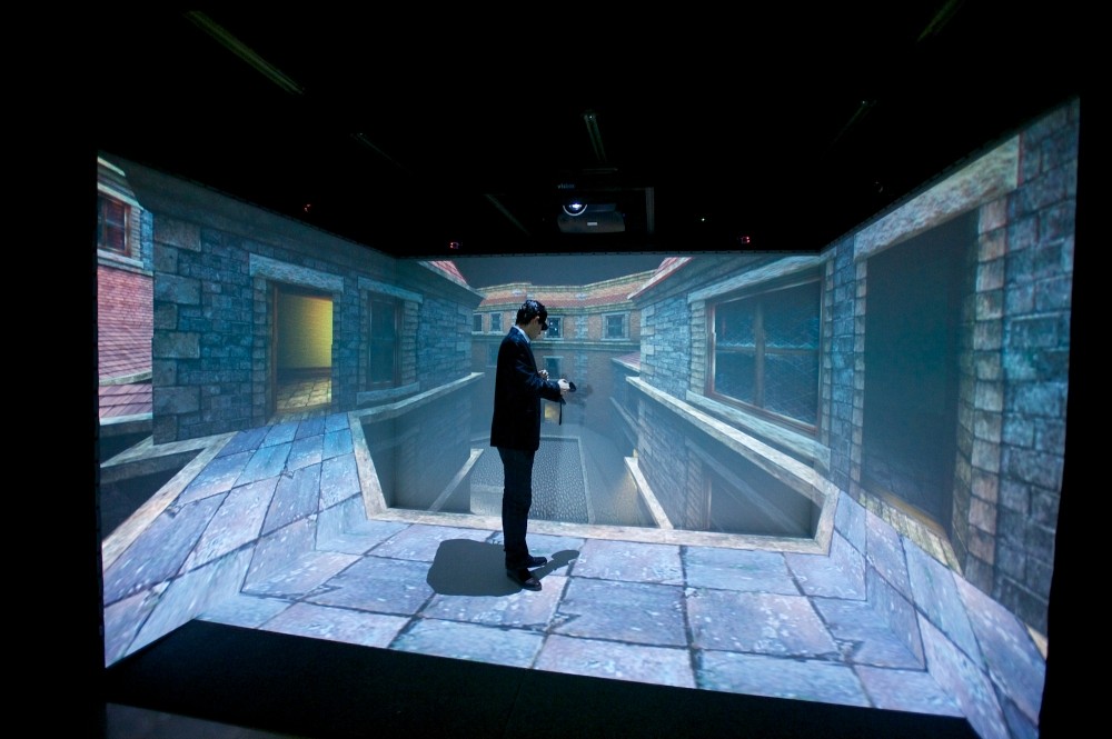 Le laboratoire de visualisation immersive (3D) de la Facult&eacute; des sciences, un environnement virtuel en temps r&eacute;el aux multiples possibilit&eacute;s innovatrices en recherche et d&eacute;veloppement multidisciplinaires.