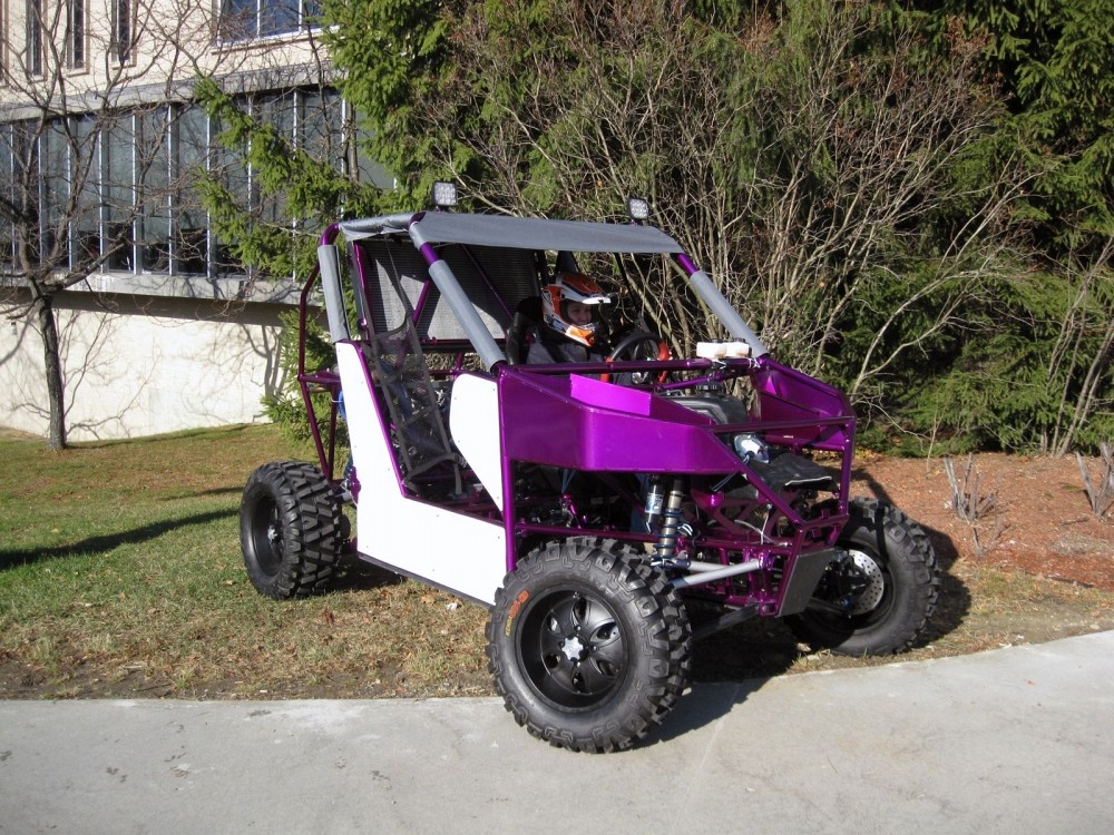 Un aper&ccedil;u du v&eacute;hicule sans la carrosserie compl&egrave;te.