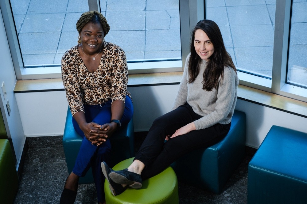 Peut-on vraiment changer le monde pendant ses &eacute;tudes? Amina Wazoumi et Andr&eacute;e-Anne Guesthier, doctorantes &agrave; l&rsquo;&Eacute;cole de gestion de l&rsquo;UdeS, d&eacute;montrent qu&rsquo;il est possible de conjuguer recherche et impact concret.