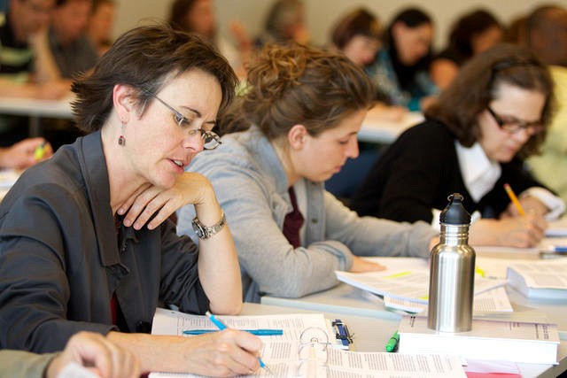 Une part importante de la formation vise les situations de conflit de groupe.