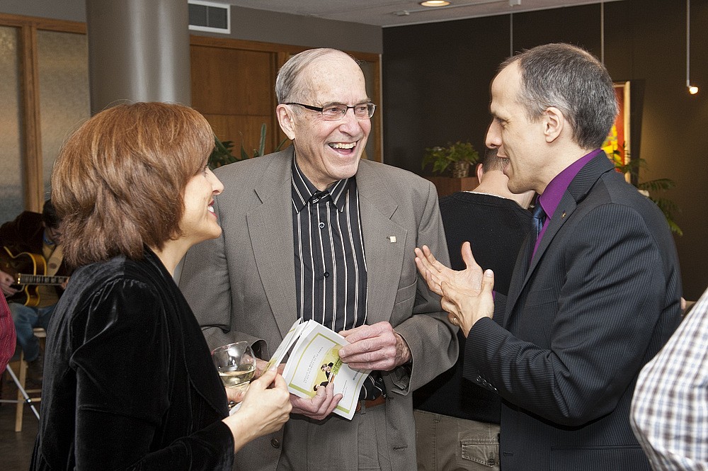 Brigitte Quintal, directrice du d&eacute;veloppement &agrave; la FMSS, M. Douglas F. Brown, Ph.D., initiateur du fonds portant son nom, et Pierre Cossette, doyen de la FMSS.