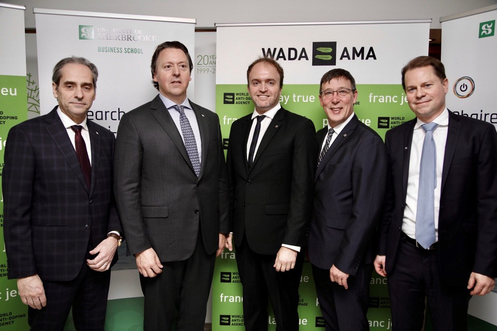 Le Pr&nbsp;Fran&ccedil;ois Coderre, doyen de l'&Eacute;cole de gestion; Vincent Joli-Coeur,&nbsp; pr&eacute;sident du conseil d'administration de La Fondation de l'UdeS; le Pr&nbsp;David Pavot, titulaire de la chaire; le Pr&nbsp;Jean-Pierre Perreault, vice-recteur &agrave; la recherche et aux &eacute;tudes sup&eacute;rieures; Olivier Niggli, directeur g&eacute;n&eacute;ral de l&rsquo;AMA