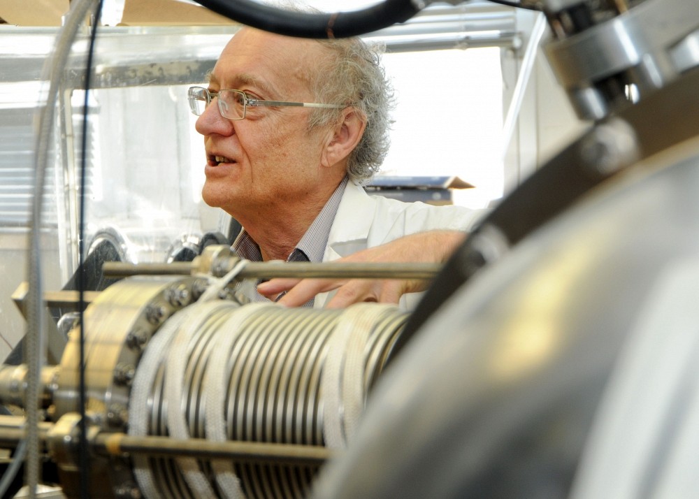 Les travaux de L&eacute;on Sanche bouleversent notre compr&eacute;hension de la radioth&eacute;rapie et am&eacute;liorent les traitements.