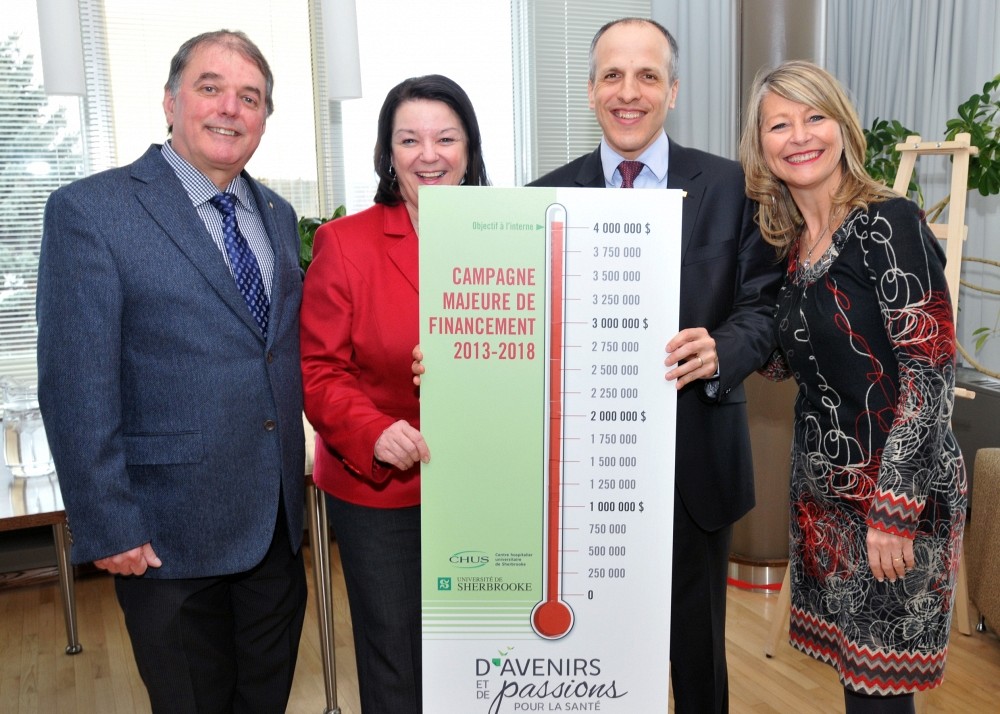 Me Raymond-Mathieu Simard, secr&eacute;taire de La Fondation de l&rsquo;UdeS, Mme Patricia Gauthier, directrice g&eacute;n&eacute;rale du CHUS,&nbsp;Dr Pierre Cossette, doyen de la FMSS, Me Dany Lachance, pr&eacute;sidente du conseil d&rsquo;administration de la fondation du CHUS