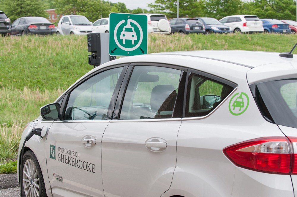 Nouvelles bornes de recharge accessibles en vertu du programme Branch&eacute; au travail.