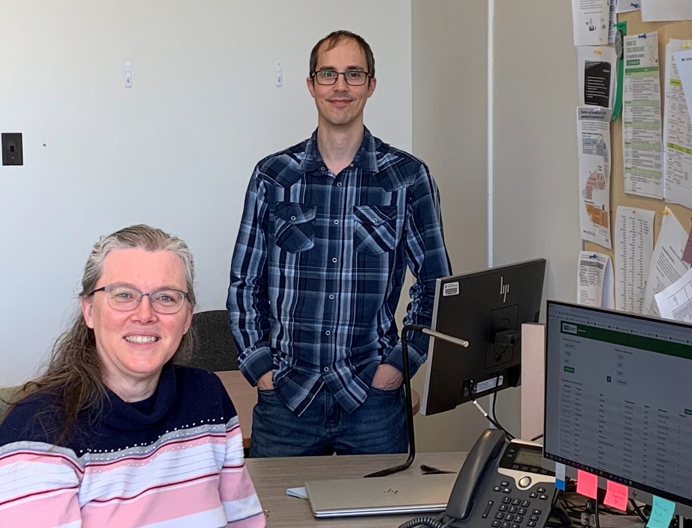 L&rsquo;adjointe au vice-d&eacute;canat, Jos&eacute;e Lamoureux, et Vincent Ducharme, coordonnateur au soutien &agrave; l&rsquo;enseignement du D&eacute;partement d'informatique, ont travaill&eacute; &eacute;troitement au d&eacute;veloppement et au d&eacute;ploiement de la plateforme OSER.