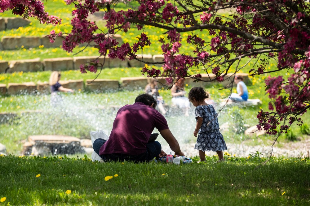Avec la co&ucirc;teuse gestion de la pand&eacute;mie, sommes-nous en train d'hypoth&eacute;quer le futur de nos enfants?