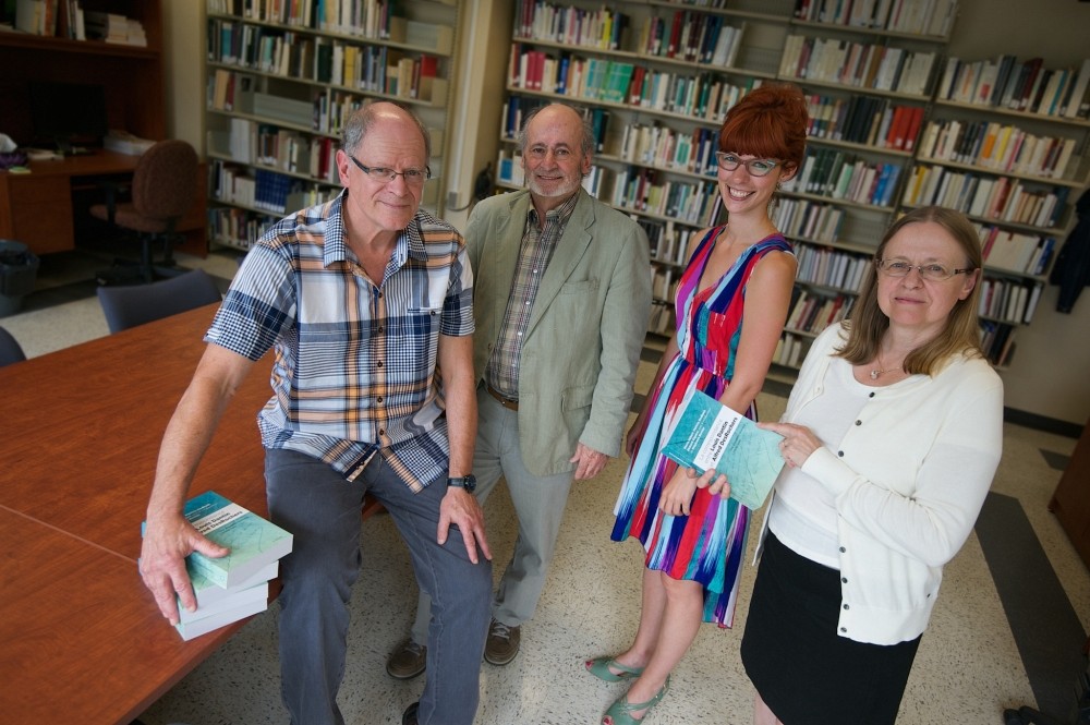 Le professeur Pierre H&eacute;bert, le professeur retrait&eacute; Richard Gigu&egrave;re, la doctorante St&eacute;phanie Bernier et la professeure Patricia Godbout sont membres du GR&Eacute;LQ.