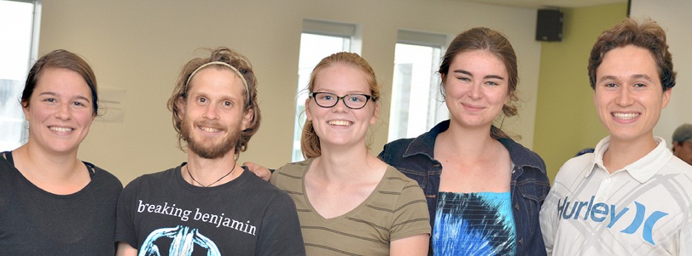 Les tuteurs et tutrices du 1er cycle : L&eacute;a, Benjamin, Sandrine, B&eacute;atrice et Simon.