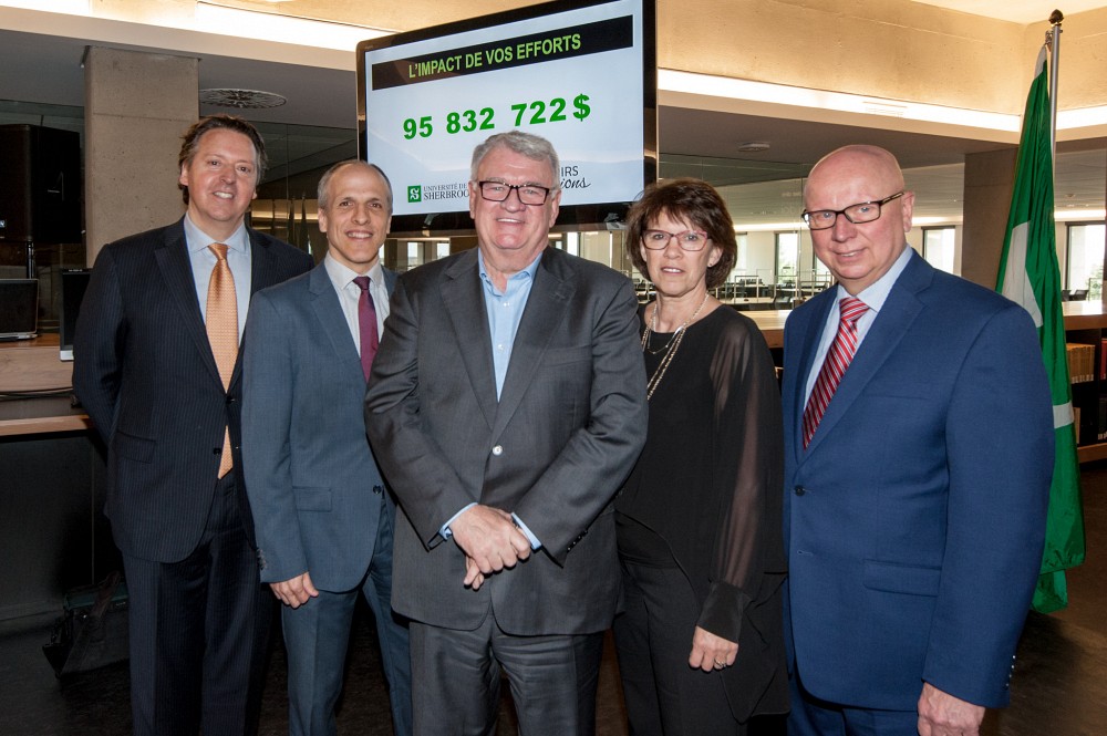 Vincent Joli-Coeur, pr&eacute;sident du conseil d'administration de l'UdeS, Pr Pierre Cossette, recteur &eacute;lu, Normand Legault, pr&eacute;sident de la campagne D'avenirs et de passions, Pre Luce Samoisette, rectrice et Luc R. Borduas, pr&eacute;sident du conseil d'administration de La Fondation de l'UdeS.