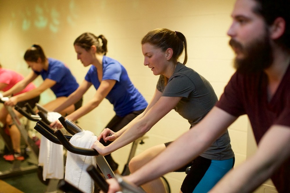 Plus de 10 plages horaires sont d&eacute;di&eacute;es au cardio-v&eacute;lo, une des activit&eacute;s les plus populaires au Centre sportif. D&eacute;but des cours le 10 septembre. 