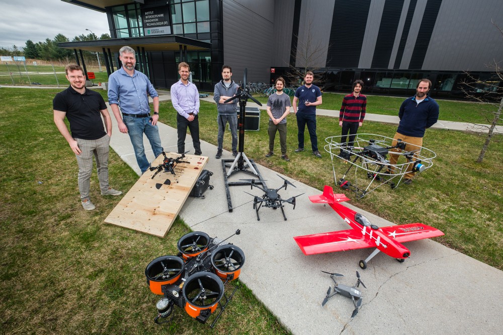 Fran&ccedil;ois Marcoux, &eacute;tudiant &agrave; la ma&icirc;trise en g&eacute;nie &eacute;lectrique, Pr&nbsp;Fran&ccedil;ois Grondin, Pr&nbsp;David Rancourt, John Bass, &eacute;tudiant au doctorat en g&eacute;nie m&eacute;canique, Jessy Verrette, &eacute;tudiant &agrave; la ma&icirc;trise en g&eacute;nie m&eacute;canique, Maxime Doguet &eacute;tudiant au doctorat en g&eacute;nie m&eacute;canique, Marc-Antoine Leclerc, &eacute;tudiant au doctorat en g&eacute;nie m&eacute;canique, Pr&nbsp;Alexis Lussier Desbiens