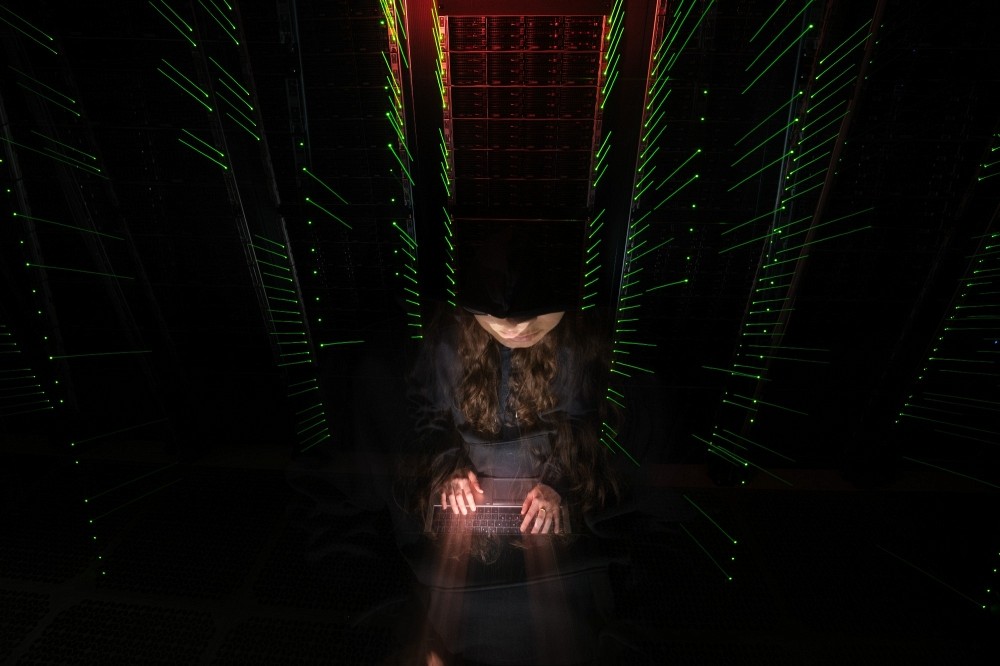 Avec l'intelligence artificielle (IA), les cyberattaques peuvent &ecirc;tre men&eacute;es plus rapidement et plus fr&eacute;quemment.
