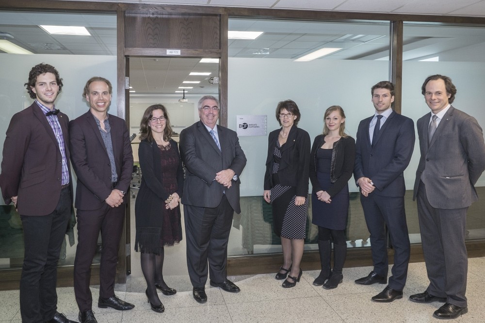 Philippe B&eacute;dard, pr&eacute;sident de l'AGED, Me Pierre T. Allard, Me Genevi&egrave;ve Vigneault, Me P. Mario Charpentier, Luce Samoisette, Me Marianne Desrochers, Me Charles Soucy-Fradette et S&eacute;bastien Lebel-Grenier.