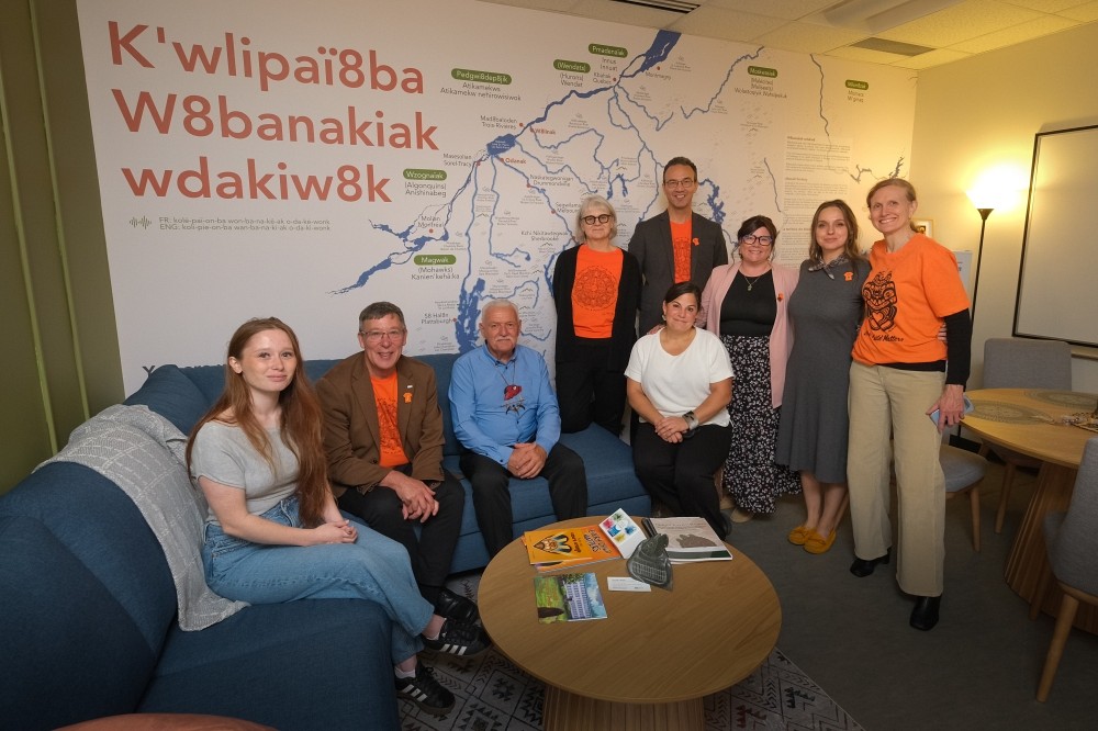 De gauche &agrave; droite :&nbsp;&Eacute;lo&iuml;se-Mishtan Andr&eacute; Desjardins, Pr Jean-Pierre Perreault, Michel Durand Nolet,&nbsp;Chantal St-Louis, Marie-Christine Vanier, Pr Martin Bisaillon, Jessie Lepage, Chlo&eacute; Corbeil-Smith et Wendy Therrien.