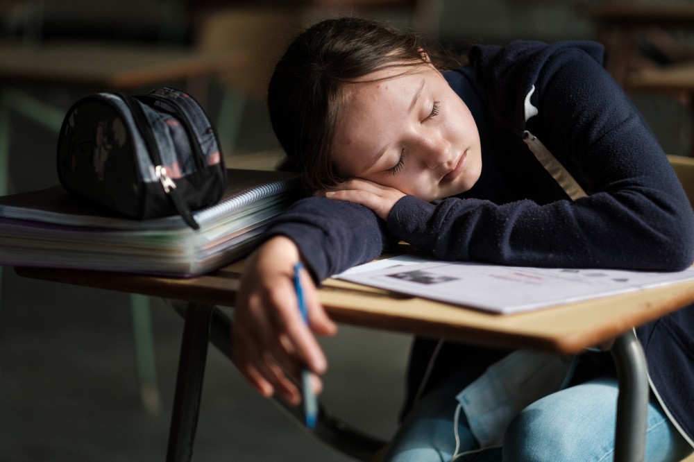 Le sommeil des ados se distingue sur deux&nbsp;plans, li&eacute;s &agrave; la fois &agrave; leur d&eacute;veloppement et &agrave; leurs habitudes de vie.